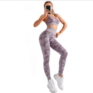 Women's camo yoga set - seamless fabric detail